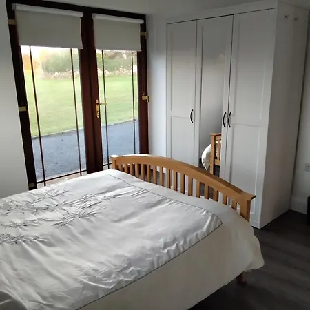 Quiet Cosy 1 Bedroom Apartment *